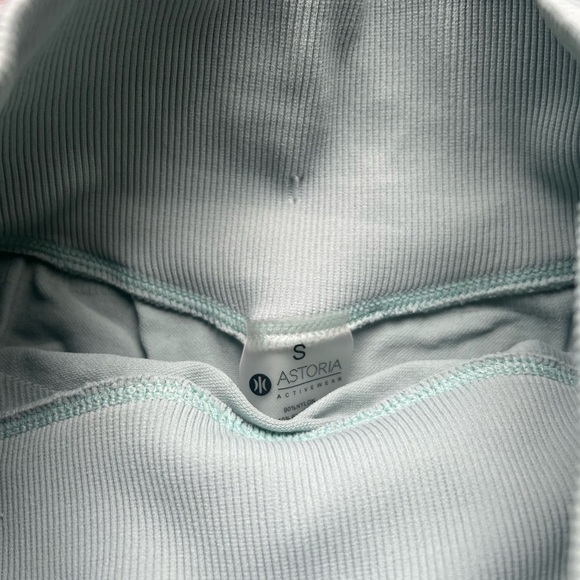 Astoria Activewear set - Picture 6 of 7